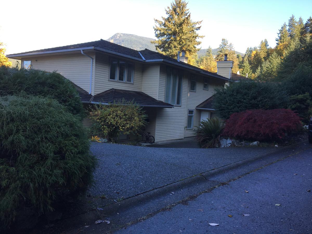 Quite West Vancouver Home Exterior photo